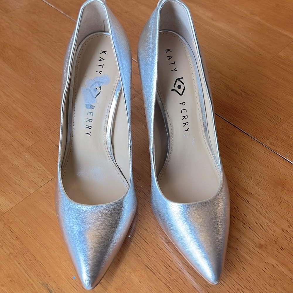 Women’s high heel pumps.